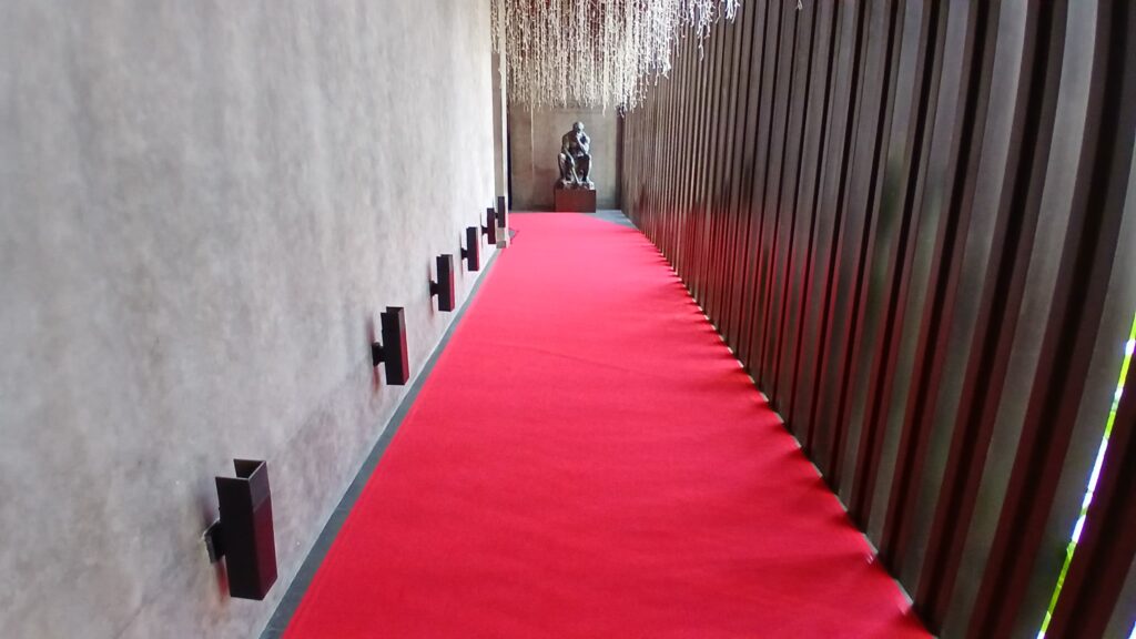 Sewa karpet buana merah atau red carpet untuk acara peresmian